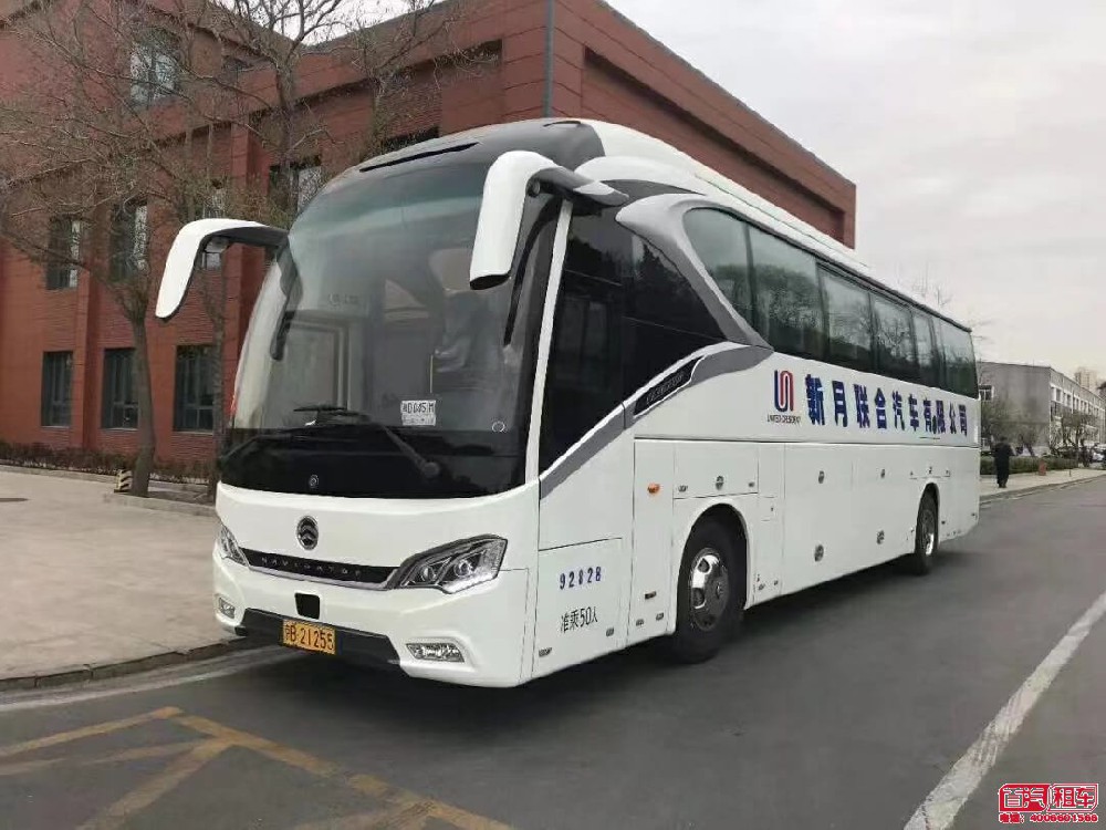 北京租大巴车带司机包车55座39座大巴租赁多少钱一天？